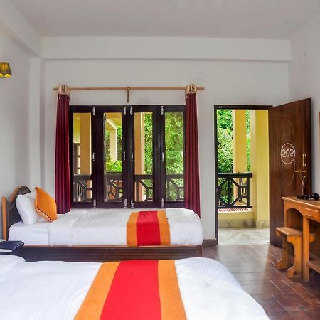 Hotel Chitwan Park Village Sauraha Exterior photo