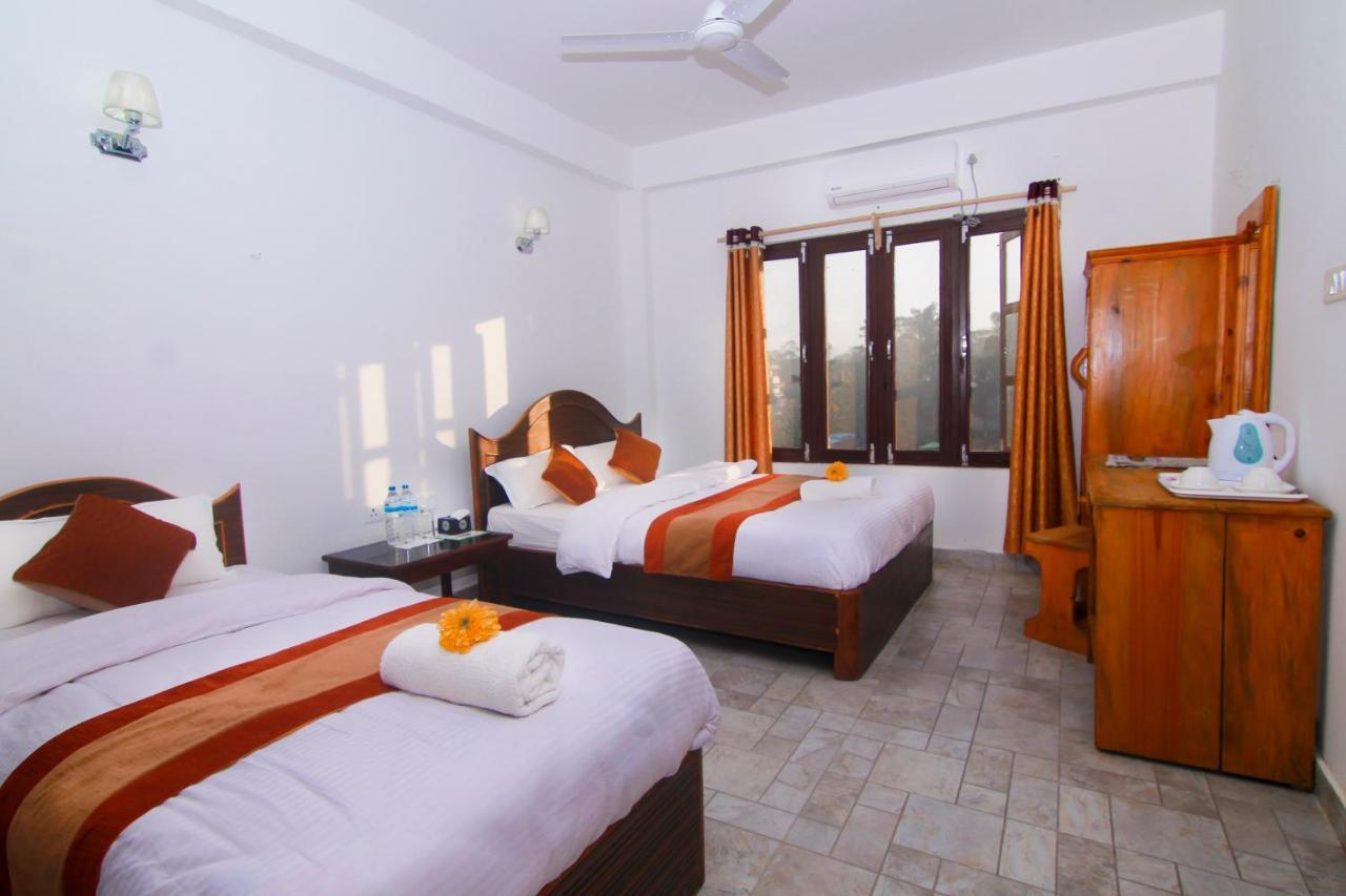 Hotel Chitwan Park Village Sauraha Exterior photo