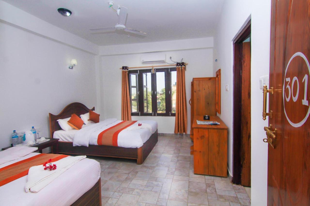 Hotel Chitwan Park Village Sauraha Exterior photo