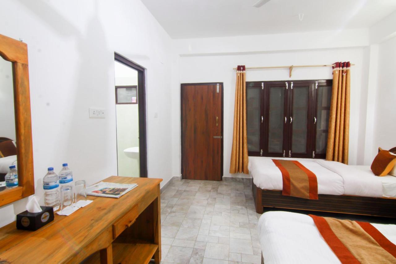 Hotel Chitwan Park Village Sauraha Exterior photo