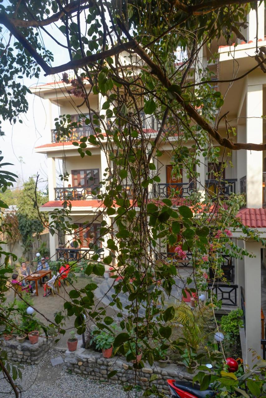 Hotel Chitwan Park Village Sauraha Exterior photo
